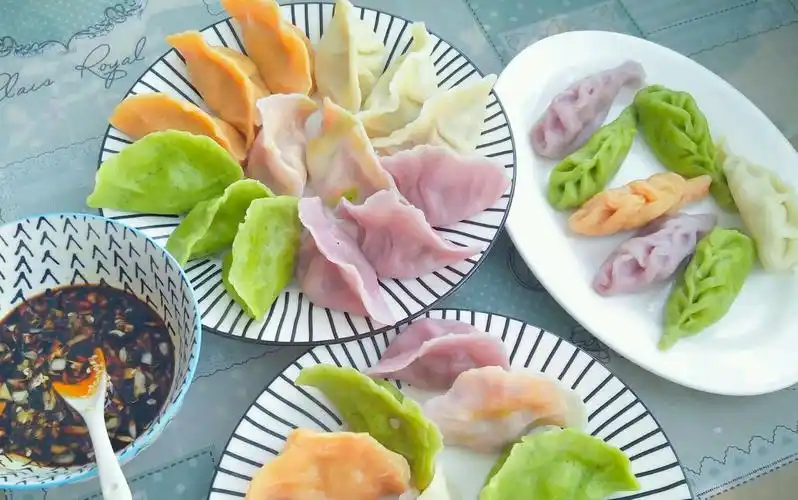 别再做白面饺子了,试试彩色饺子,好看好吃又有营养,孩子超喜欢