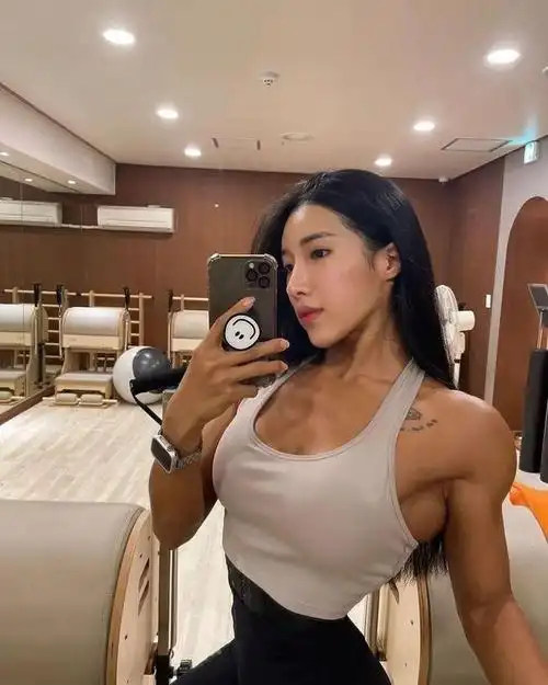 女生一旦开始练胸肌,就没男人什么事了!