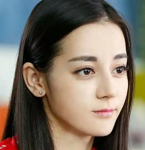 迪丽热巴和白敬亭,告诉你有泪痣的颜值就是高!