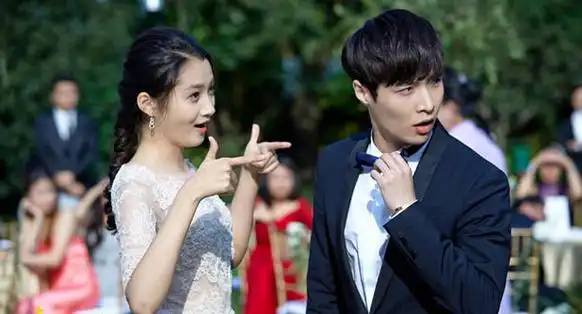 《好先生》张艺兴手揽关晓彤 手足无措跳交谊舞