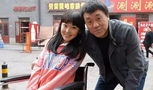 何冰,却靠一顿饭搞定一个媳妇|徐帆|胡军|话剧|老戏骨|实力派演员