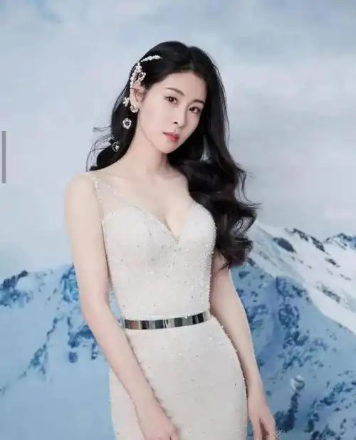 性感妩媚胸气逼人张碧晨