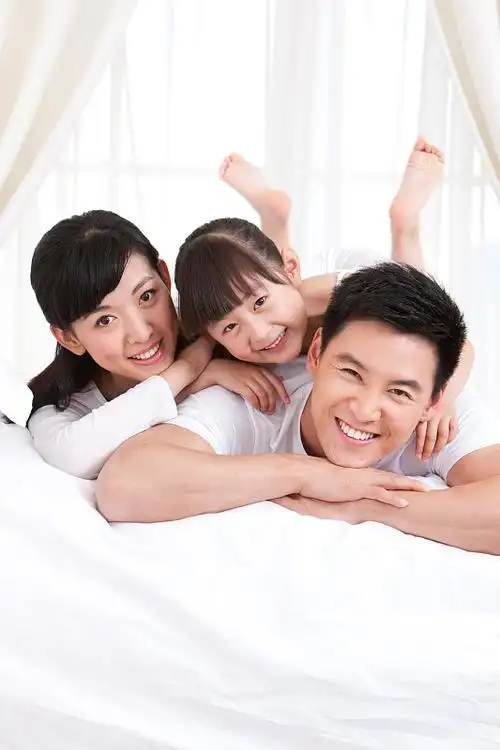 温馨的一家三口图片