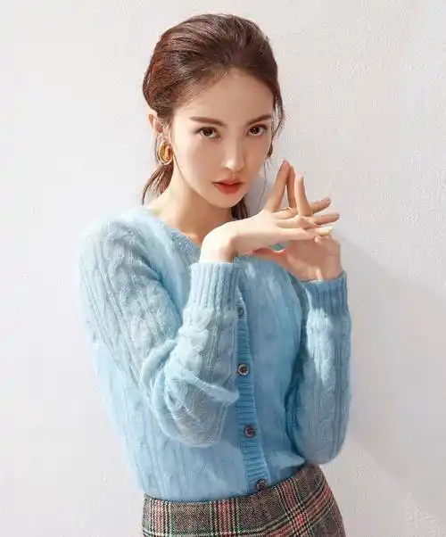 金晨美出新高度,粉钻礼裙优雅大气,私服穿搭更是简约又时尚_风格_造型