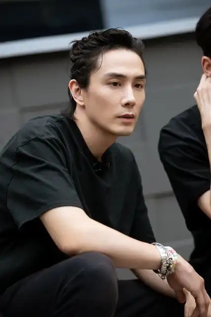 李承铉全职奶爸5年被嘲吃软饭他的妻子戚薇简直捡到了宝