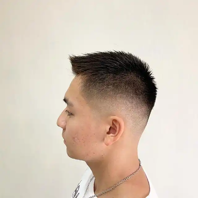 两侧铲短男发有多帅?清爽精神显时尚,越来越多男士这样剪 67_发型