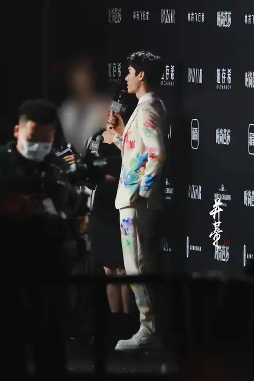 浪浪钉[超话]##龚俊时尚芭莎年度派对