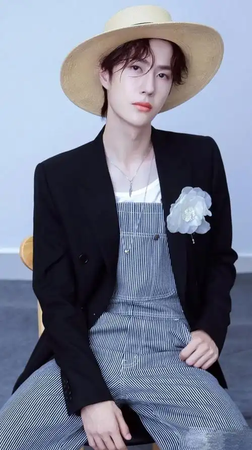 综艺《这就是街舞3》队长王一博,身兼多重身份帅照更新一波