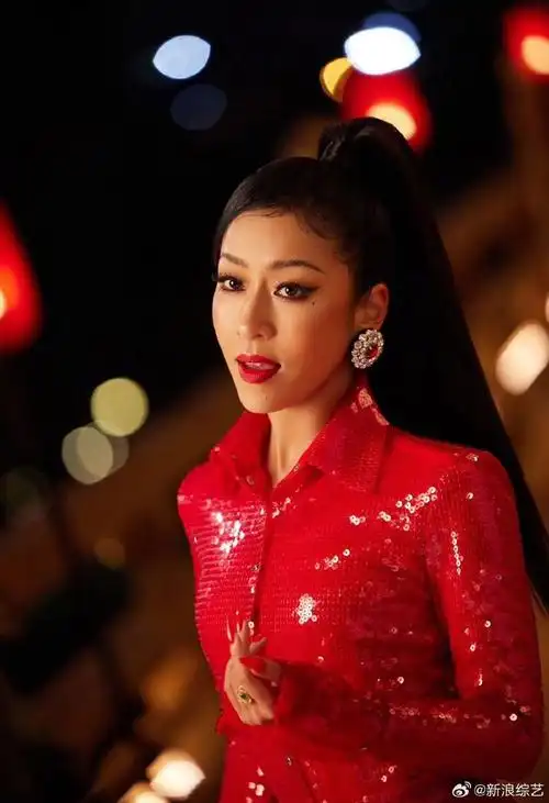 吉克隽逸对称美学元宵图##央视元宵晚会