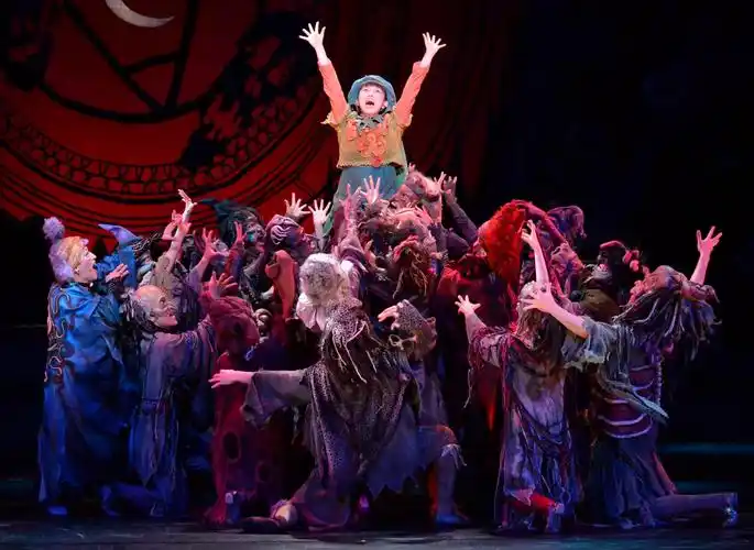 家庭音乐剧《素敌小魔女》中国百场巡演在京启动