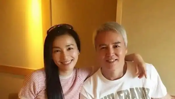 张庭老公林瑞阳头发怎么白了 被认为是操劳过度