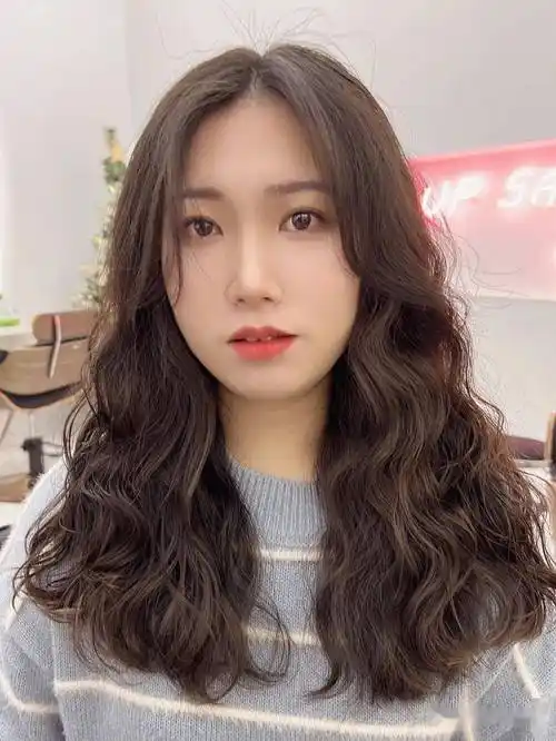 发型_锁骨_显得