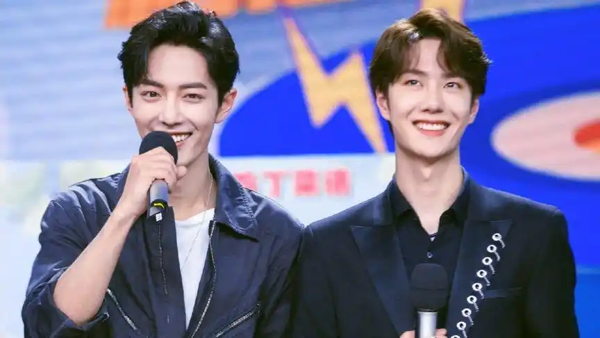 王一博演唱《年少有为》肖战笑得好甜