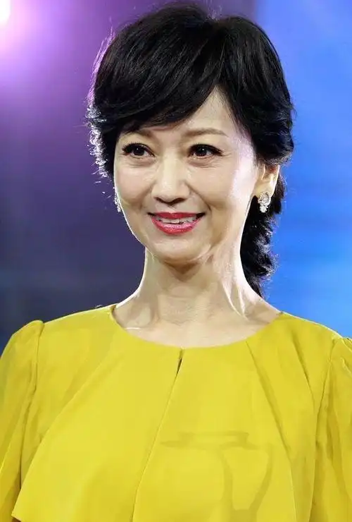 64岁的赵雅芝近照,还原没有美颜真实的她,你还会喜欢吗