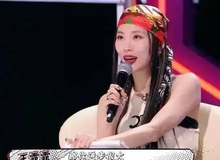 原创原创了不起舞社第一次汇报演出开启王霏霏遭队员现场考核