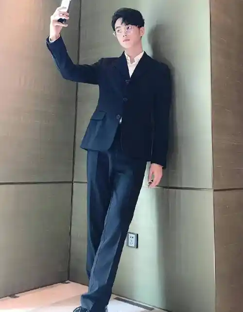 这几位男明星的全身照比例太完美_西装_身高_感觉_身材_穿着_照片
