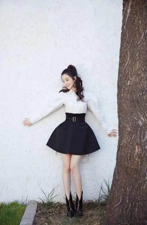 天娱花旦金雯昕曝夏日写真 发光女孩盛夏强吸睛