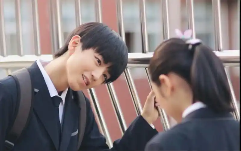 凯枫王俊凯张子枫小别离偷瞄憋笑花絮混剪