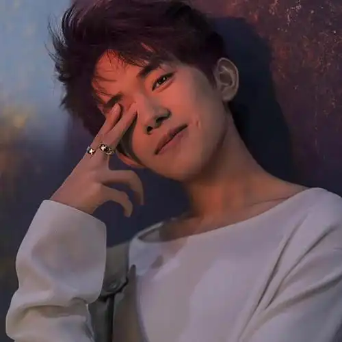 超受欢迎的易烊千玺微信帅气头像