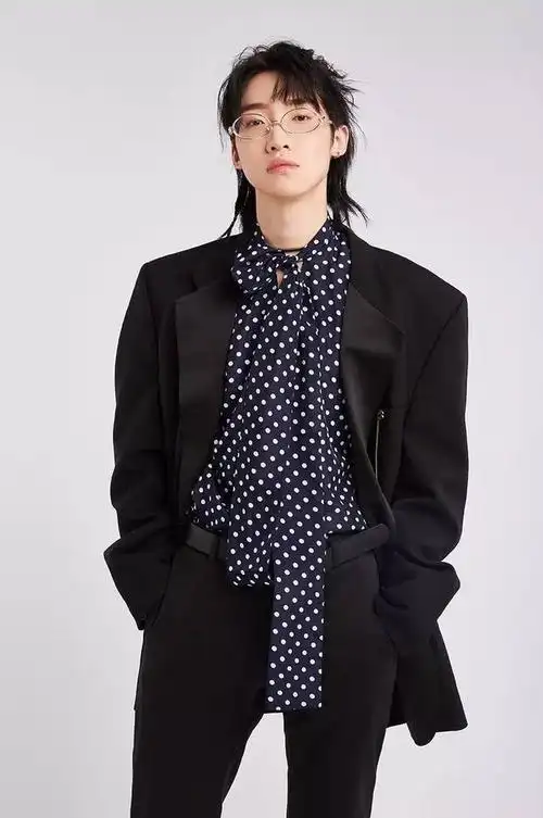 邓典_歌手_作品_个人资料_简历_经历_留言 - 酷乐米