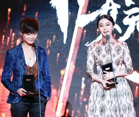 【图】李宇春范冰冰cp感十足 范冰冰"白羽"披身气场十足