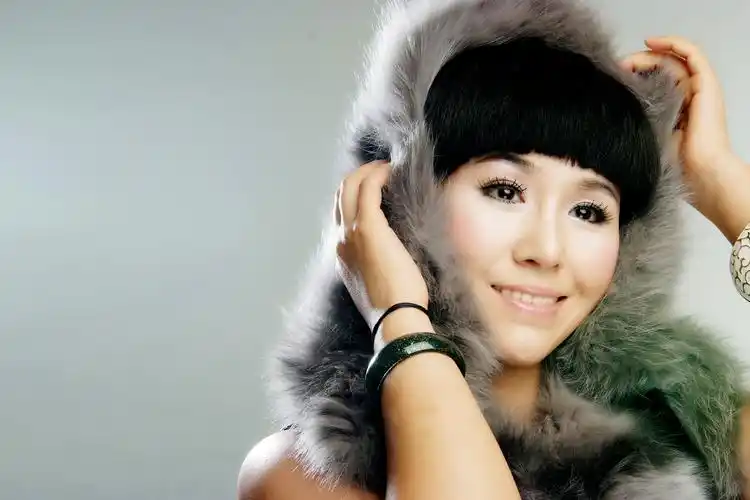 data-lemmaid="3408979">呼伦贝尔市 /a>海拉尔区,中国蒙古族女歌手