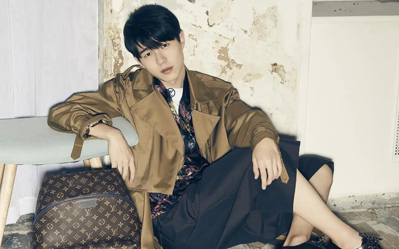 刘昊然阳光帅气壁纸_俊朗的大男孩