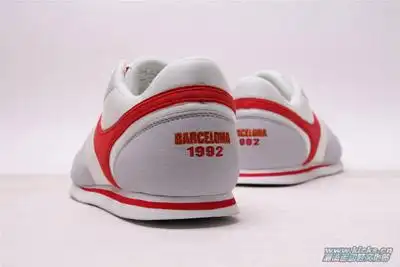 组图90年代体育品牌李宁到哪里都是王子