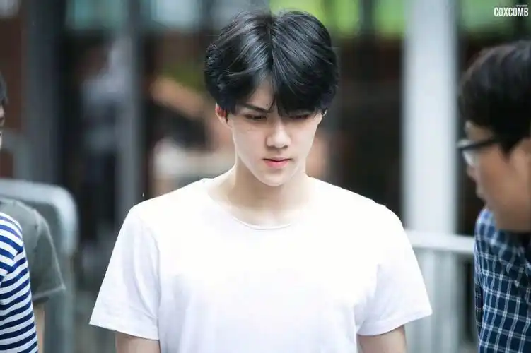 吴世勋电脑壁纸手机壁纸