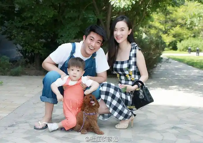 现在霍思燕和李小璐真是两个极端