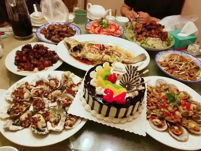 老哥新店重新装修,老妈海鲜大餐盛情款待