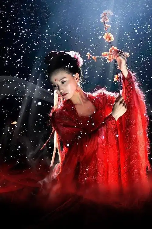 刘诗诗红衣封面成人间致美大背头搭烈焰红唇霸气侧漏明艳大气