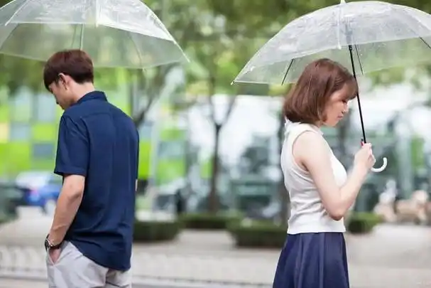 刚和前任分手——分手后该做什么?|恋爱关系|情侣关系_网易订阅