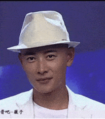 戴帽子罗晋微笑好帅啊gif动图_动态图_表情包下载_soogif