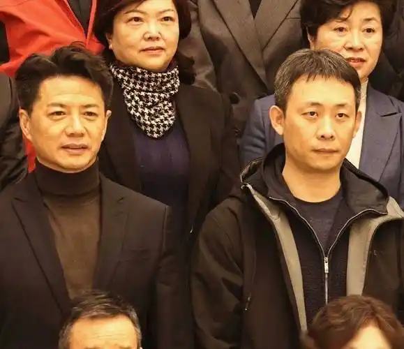 身材变形,老年斑,没了滤镜明星全露馅了_会议_易烊_陈道明