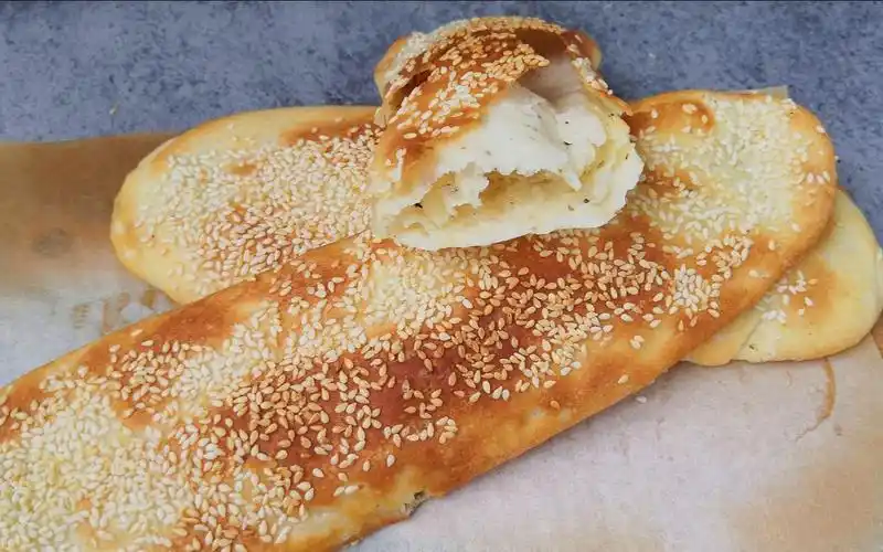 起酥多层的芝麻烧饼,一口下去满嘴留香,制作简单无难度!