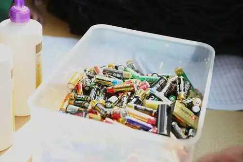 回收废旧电池共倡节能环保