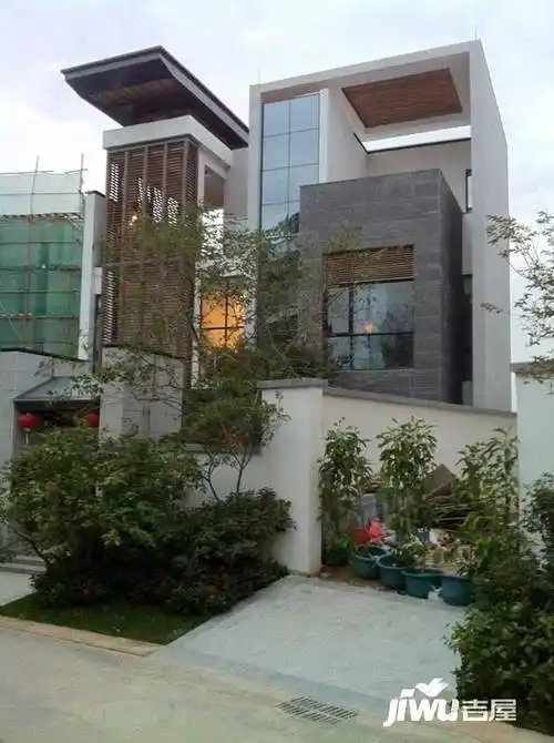 方圆明月山溪别墅位于从化区从化从化市温泉镇明月山溪大道,由广州市