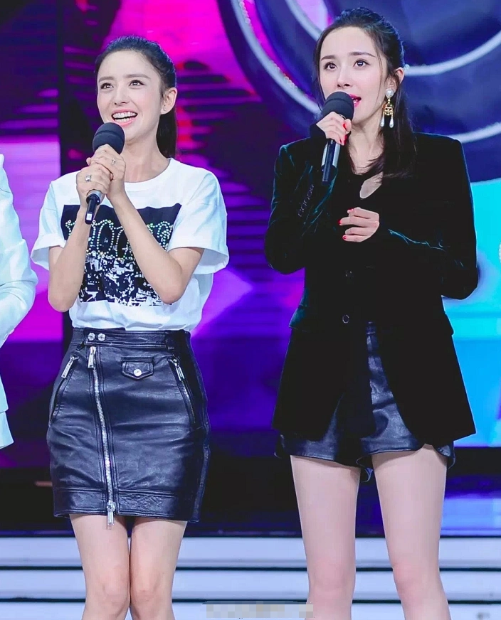 杨幂的腿到底有多白?当她和佟丽娅站一起,这肤色差真的绝了