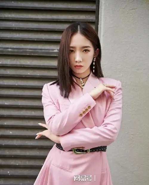 孟美岐实惨泪洒乐华演唱会无奈离场曾经风头无两而今星光黯淡