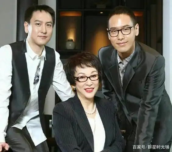 父亲留下133套房,如今每套市值约2亿,"国民老公"汤珈铖的故事