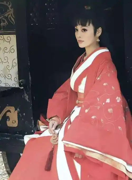 和王源杨超越合作完就拉黑,宁静耿直性格被批没素质?