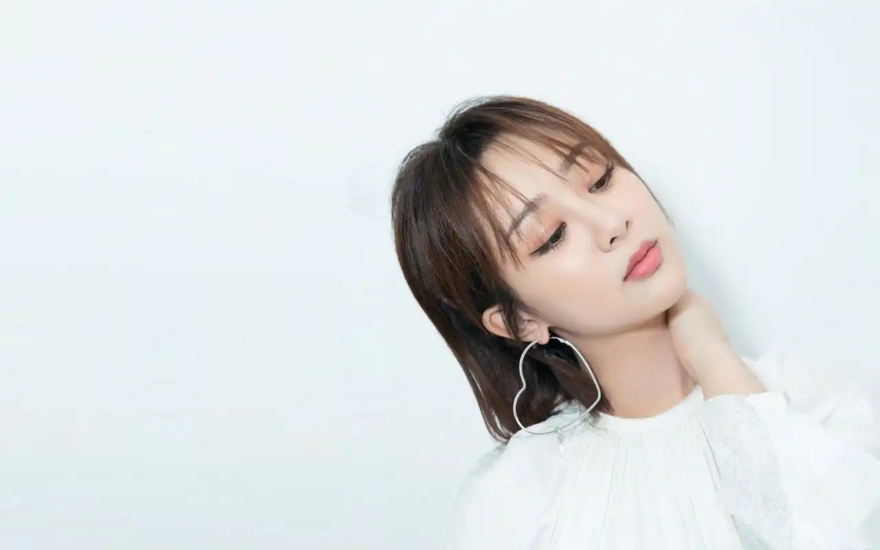 杨紫仙气性感写真图片桌面壁纸-大陆明星-手机壁纸下载-美桌网