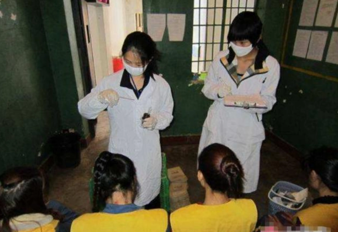 为什么犯人进监狱前都要先被剃光头?难道头发还能藏东西进去吗?