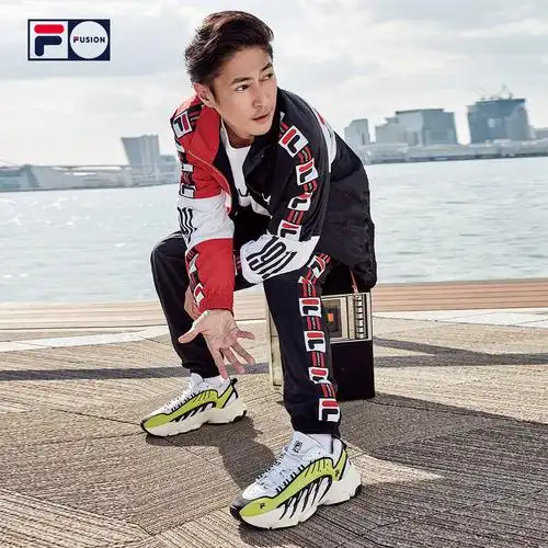 防弹少年团同款外套_fila fusion 斐乐 防弹少年团同款 男串标外套