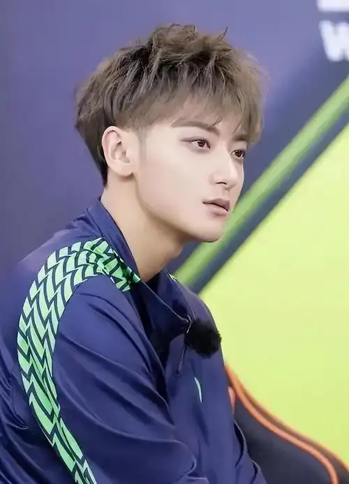 曝黄子韬求婚后续:一直沉默,粉丝集体破房脱粉,大量亲密照曝光