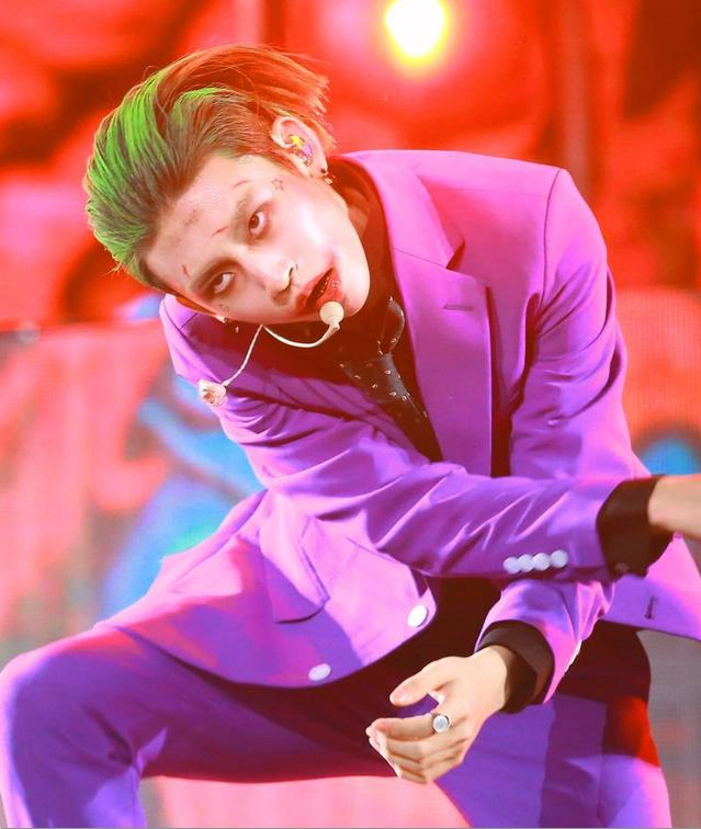 npc成员七彩发色:范丞丞红色,林彦俊紫色,这是要召唤彩虹吗?