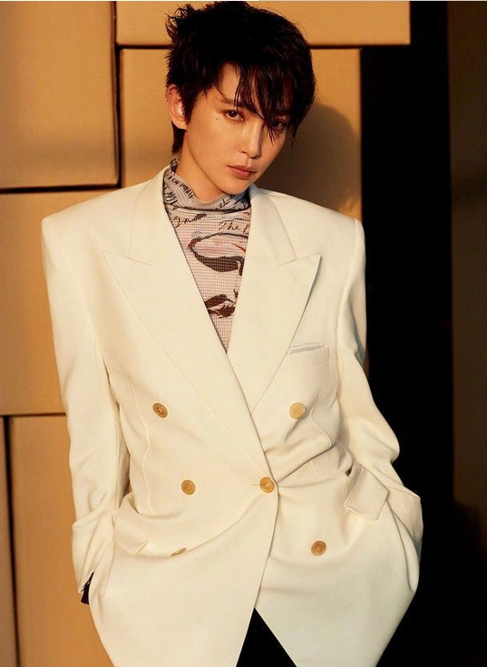 李冰冰短发新造型 气场要炸裂了