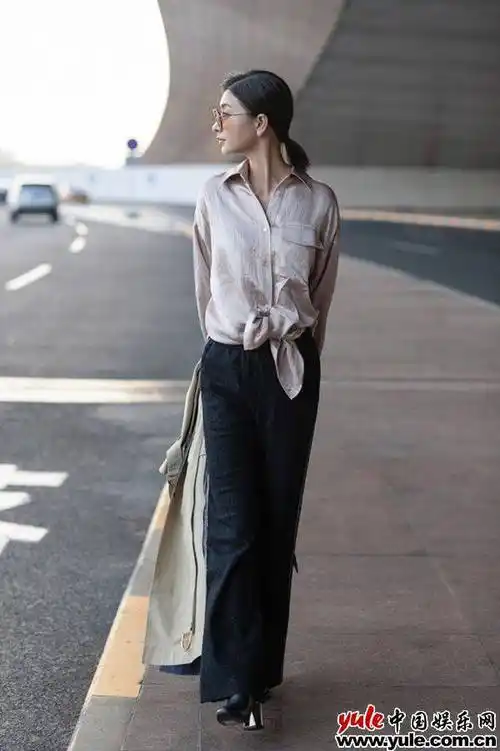 斓曦受邀纽约时装周造型简约潮范儿足