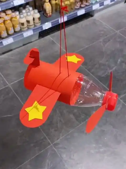 玩艺术,塑料瓶做个小飞机